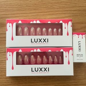 Set of 2 Luxxi Press On Nails .+ glue